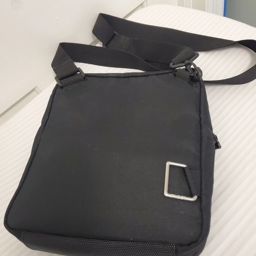EC Spyder Messenger Bag Black Case Travel Case Crossbody, Lightweight